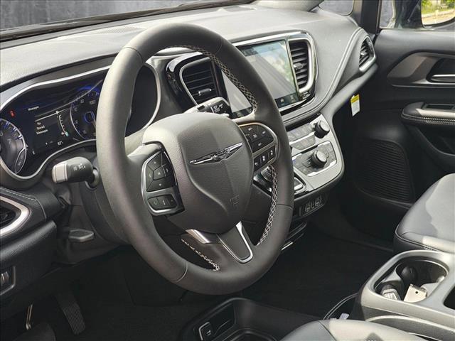 new 2025 Chrysler Pacifica car, priced at $45,457