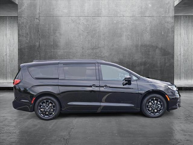 new 2025 Chrysler Pacifica car, priced at $45,457