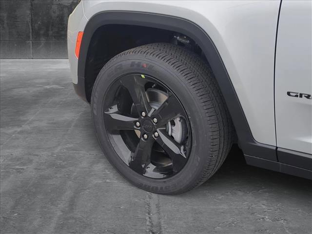new 2025 Jeep Grand Cherokee car, priced at $43,809