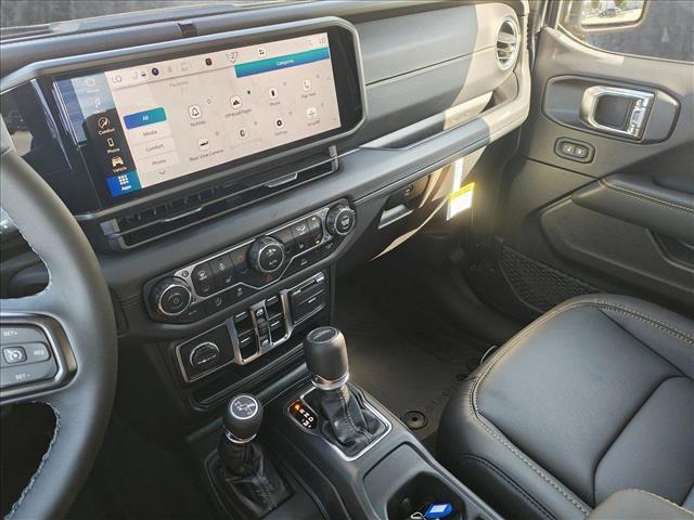 new 2025 Jeep Gladiator car, priced at $46,877