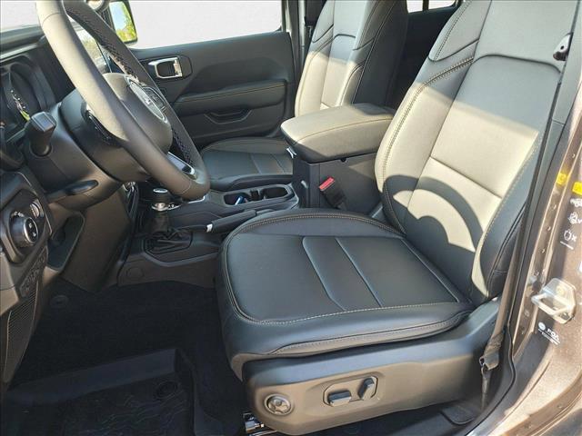 new 2025 Jeep Gladiator car, priced at $43,450