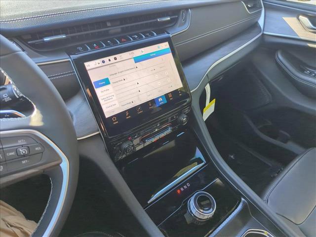 new 2025 Jeep Grand Cherokee car, priced at $40,300