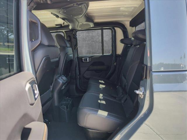 new 2025 Jeep Gladiator car, priced at $46,877