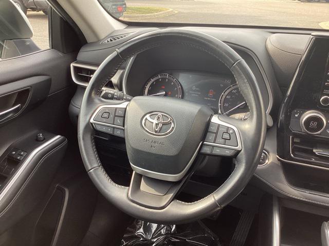 used 2022 Toyota Highlander car, priced at $39,499