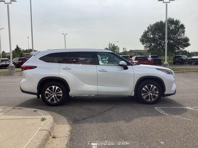 used 2022 Toyota Highlander car, priced at $39,499
