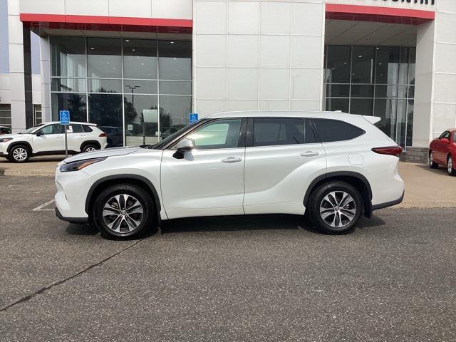 used 2022 Toyota Highlander car, priced at $39,499