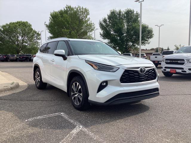 used 2022 Toyota Highlander car, priced at $39,499