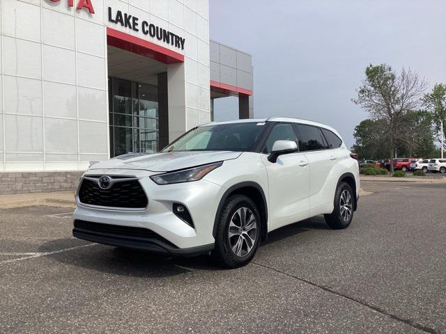 used 2022 Toyota Highlander car, priced at $39,499