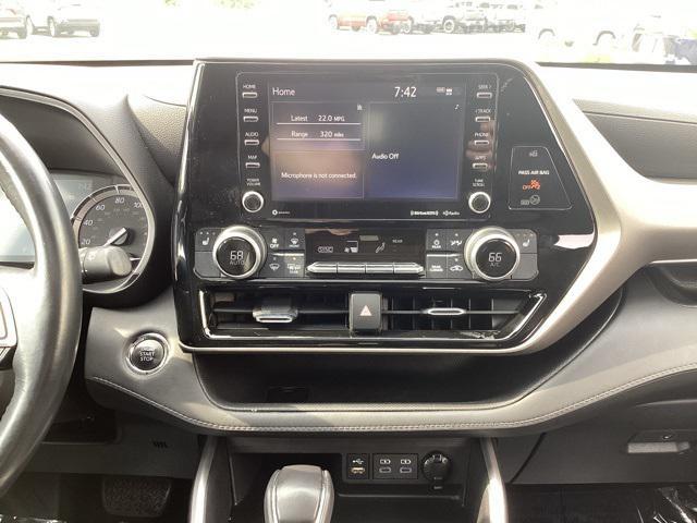 used 2022 Toyota Highlander car, priced at $39,499