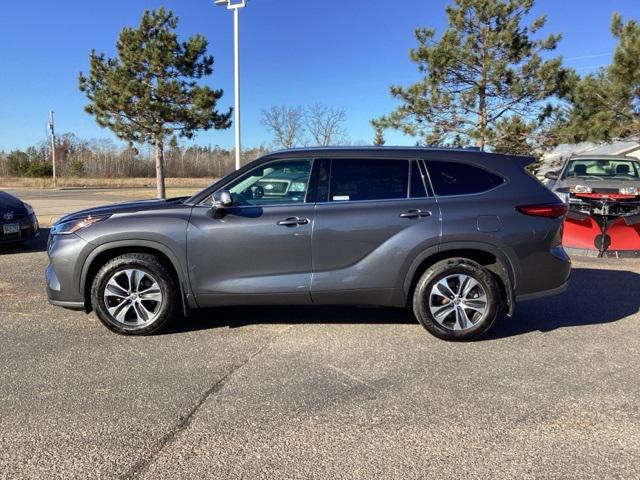 used 2021 Toyota Highlander car, priced at $38,998