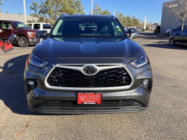 used 2021 Toyota Highlander car, priced at $38,998