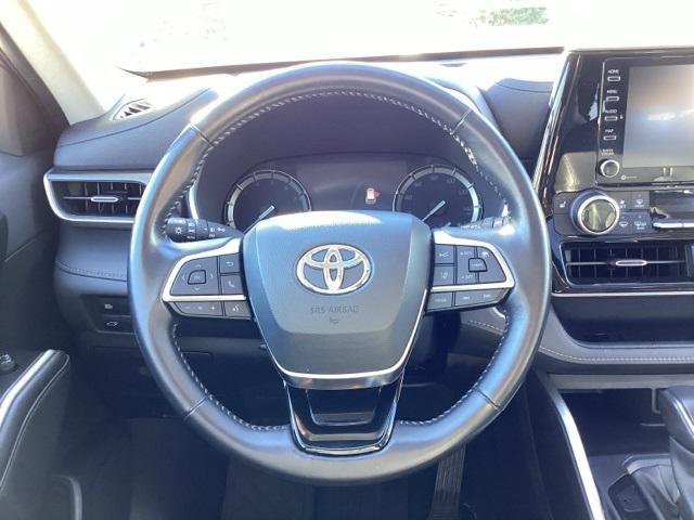 used 2021 Toyota Highlander car, priced at $38,998