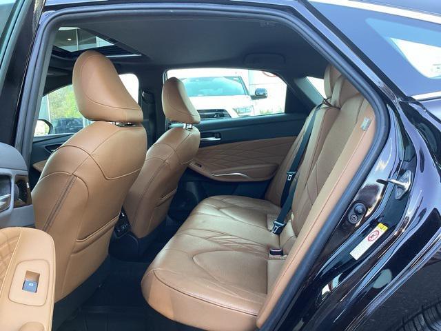 used 2019 Toyota Avalon Hybrid car, priced at $32,499