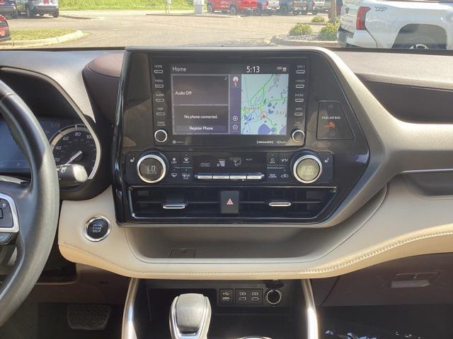 used 2022 Toyota Highlander car, priced at $38,399