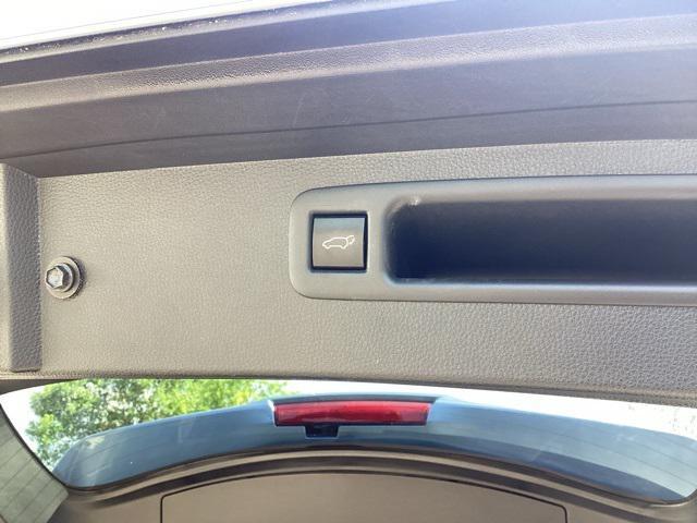 used 2022 Toyota Highlander car, priced at $38,399