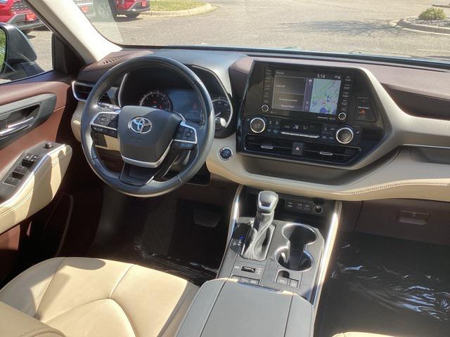 used 2022 Toyota Highlander car, priced at $38,399