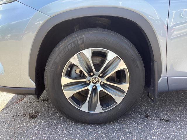 used 2022 Toyota Highlander car, priced at $38,399