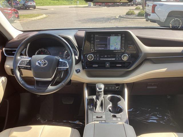 used 2022 Toyota Highlander car, priced at $38,399