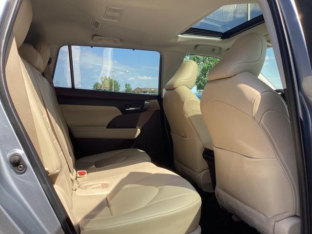used 2022 Toyota Highlander car, priced at $38,399
