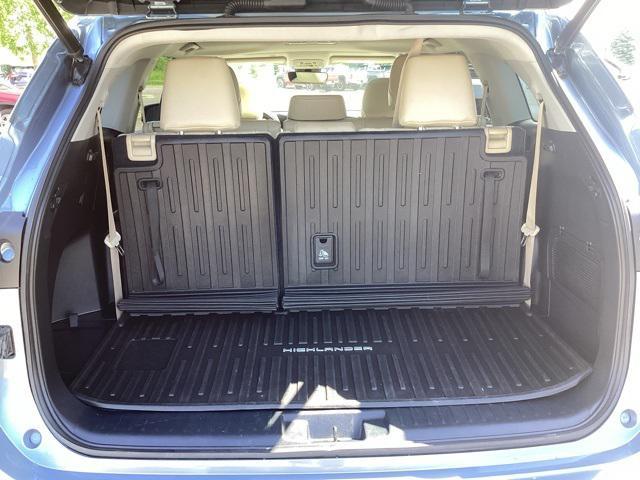 used 2022 Toyota Highlander car, priced at $38,399
