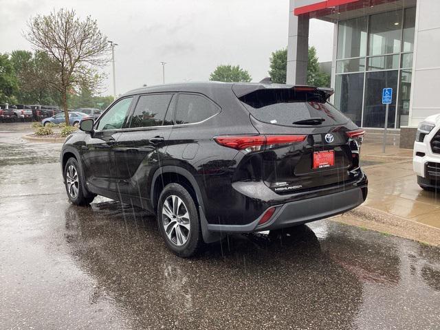 used 2022 Toyota Highlander Hybrid car, priced at $38,998
