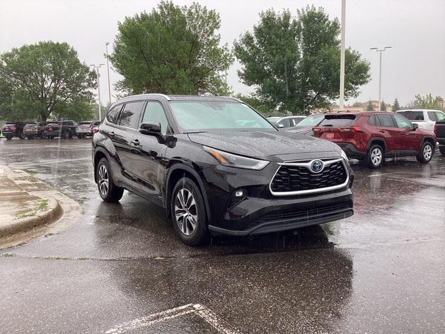 used 2022 Toyota Highlander Hybrid car, priced at $38,998
