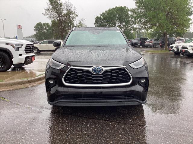 used 2022 Toyota Highlander Hybrid car, priced at $38,998