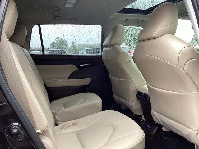 used 2022 Toyota Highlander Hybrid car, priced at $38,998