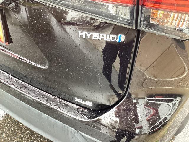 used 2022 Toyota Highlander Hybrid car, priced at $38,998