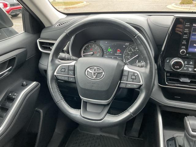 used 2022 Toyota Highlander car, priced at $37,998