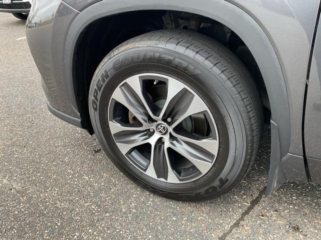 used 2022 Toyota Highlander car, priced at $37,998