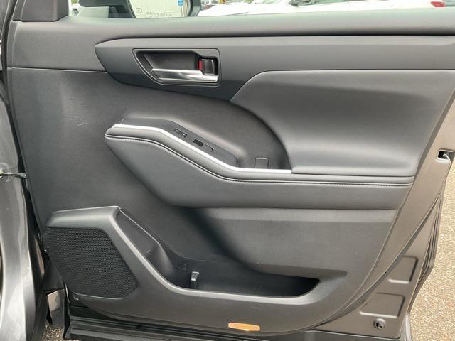 used 2022 Toyota Highlander car, priced at $37,998