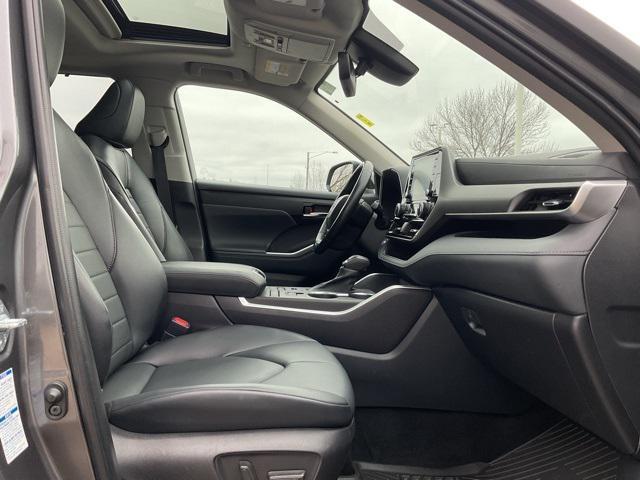 used 2022 Toyota Highlander car, priced at $37,998