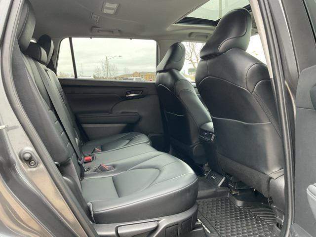 used 2022 Toyota Highlander car, priced at $37,998