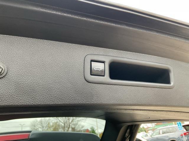 used 2022 Toyota Highlander car, priced at $37,998