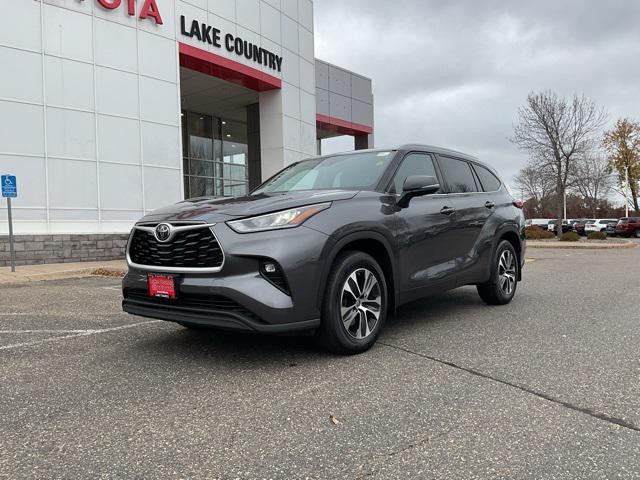 used 2022 Toyota Highlander car, priced at $37,998