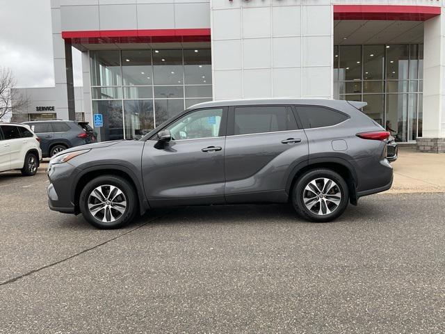 used 2022 Toyota Highlander car, priced at $37,998