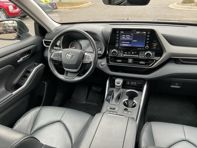 used 2022 Toyota Highlander car, priced at $37,998