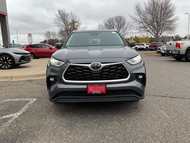 used 2022 Toyota Highlander car, priced at $37,998