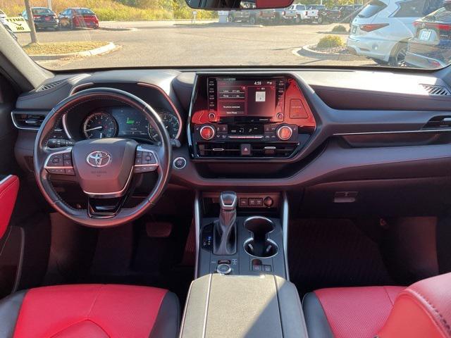 used 2021 Toyota Highlander car, priced at $36,998