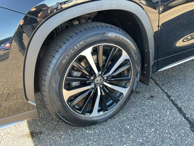 used 2021 Toyota Highlander car, priced at $36,998