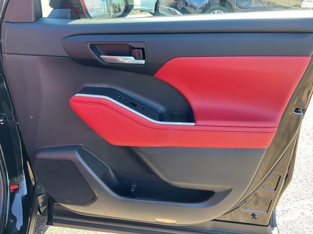 used 2021 Toyota Highlander car, priced at $36,998