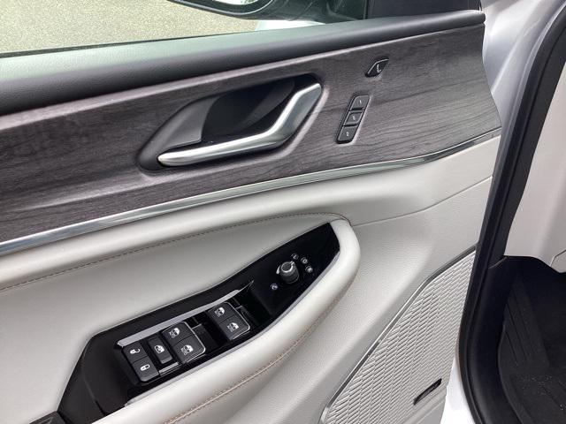 used 2022 Jeep Grand Cherokee car, priced at $35,998