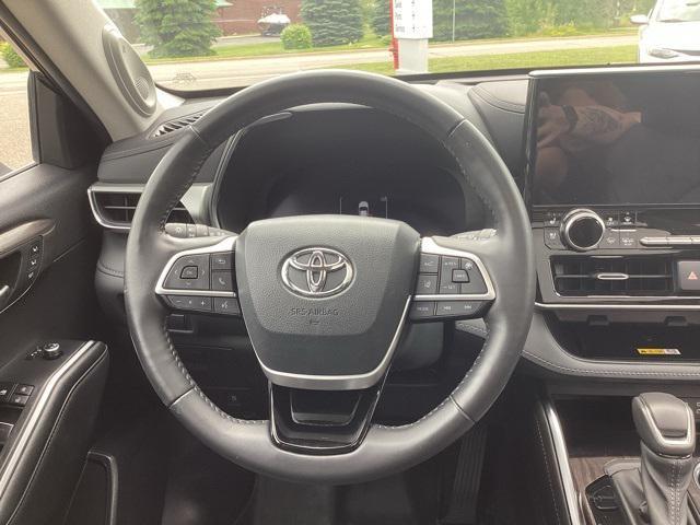 used 2023 Toyota Highlander car, priced at $45,499