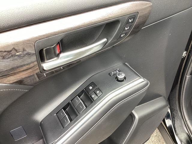 used 2023 Toyota Highlander car, priced at $45,499