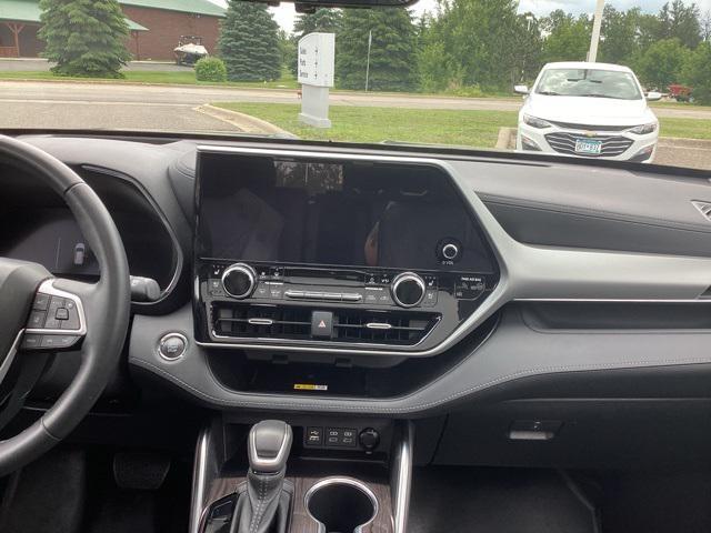 used 2023 Toyota Highlander car, priced at $45,499