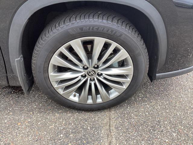 used 2023 Toyota Highlander car, priced at $45,499