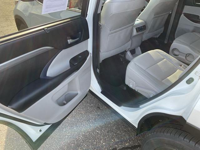 used 2018 Toyota Highlander car, priced at $27,998