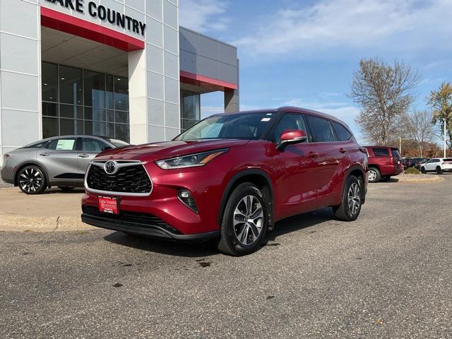 used 2021 Toyota Highlander car, priced at $26,998