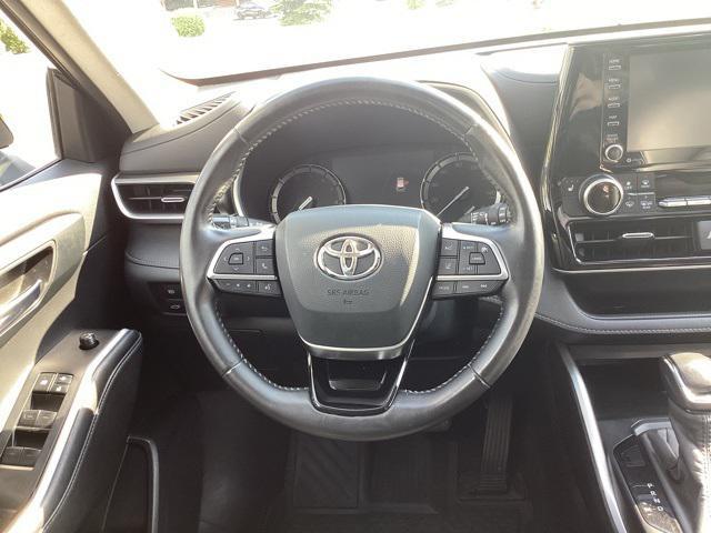 used 2020 Toyota Highlander car, priced at $26,998